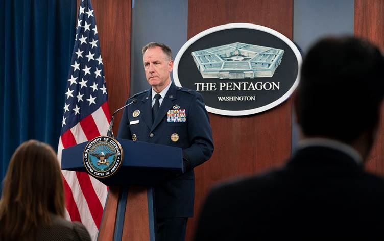 Berdevkê Pentagonê Patrick Ryder