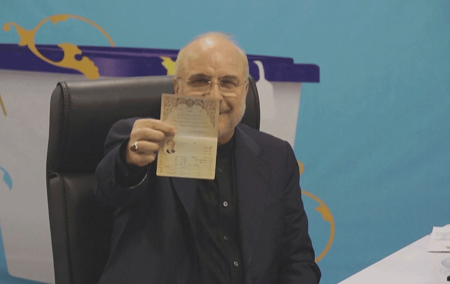 هێرشی ریفۆرمخوازانی ئێران بۆسەر نەریتخوازەکان تووندتر بووە؛ 'ناتوانم ماتۆڕێکی هۆندا بکڕم'