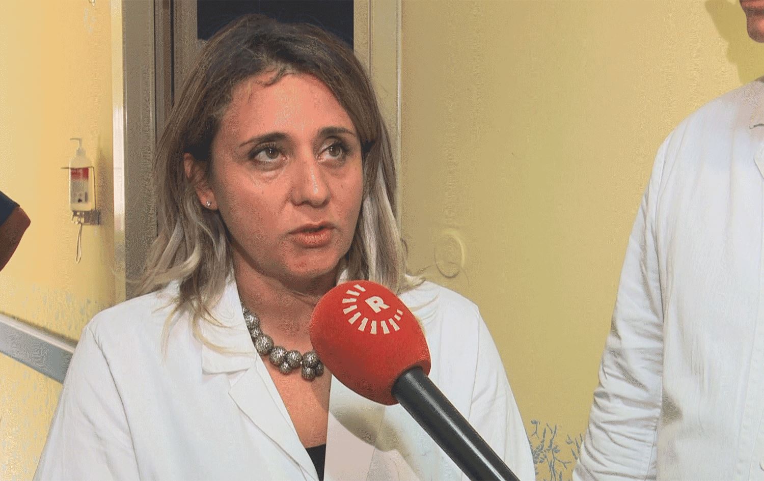 پزیشکی رزگاربووەکانی بەلەمەکەی ئیتالیا بۆ رووداو قسە دەکات