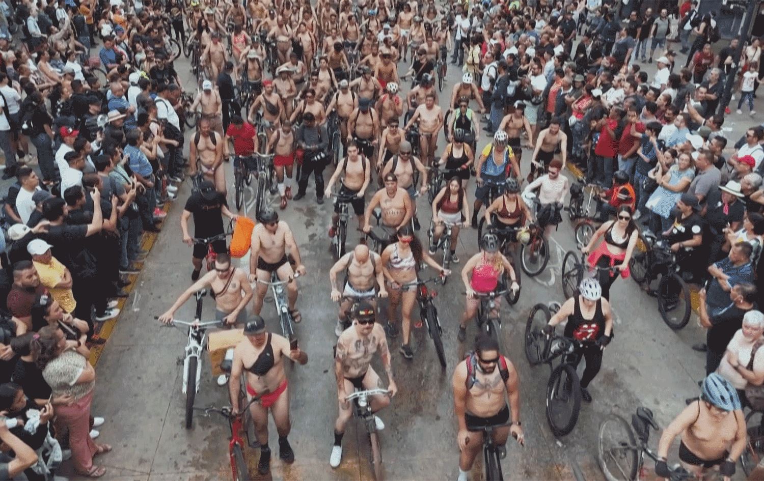 لە مەکسیک پاسکیلسواران خۆپێشاندان دەکەن؛ 'رێزمان لێبگرن'