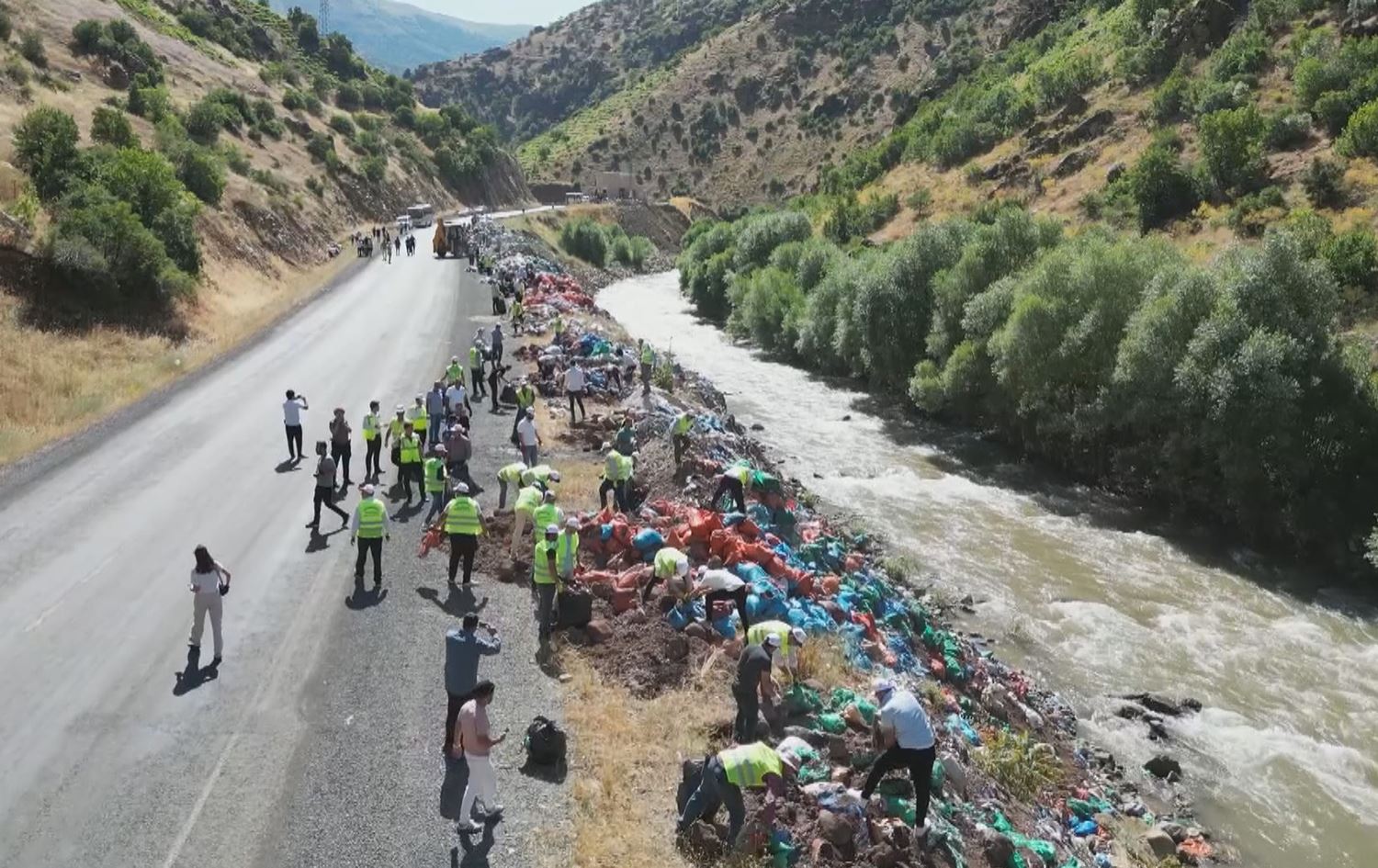 Rêya Şemzînan û Rûbarokê tê paqijkirin/Wêne: Rûdaw