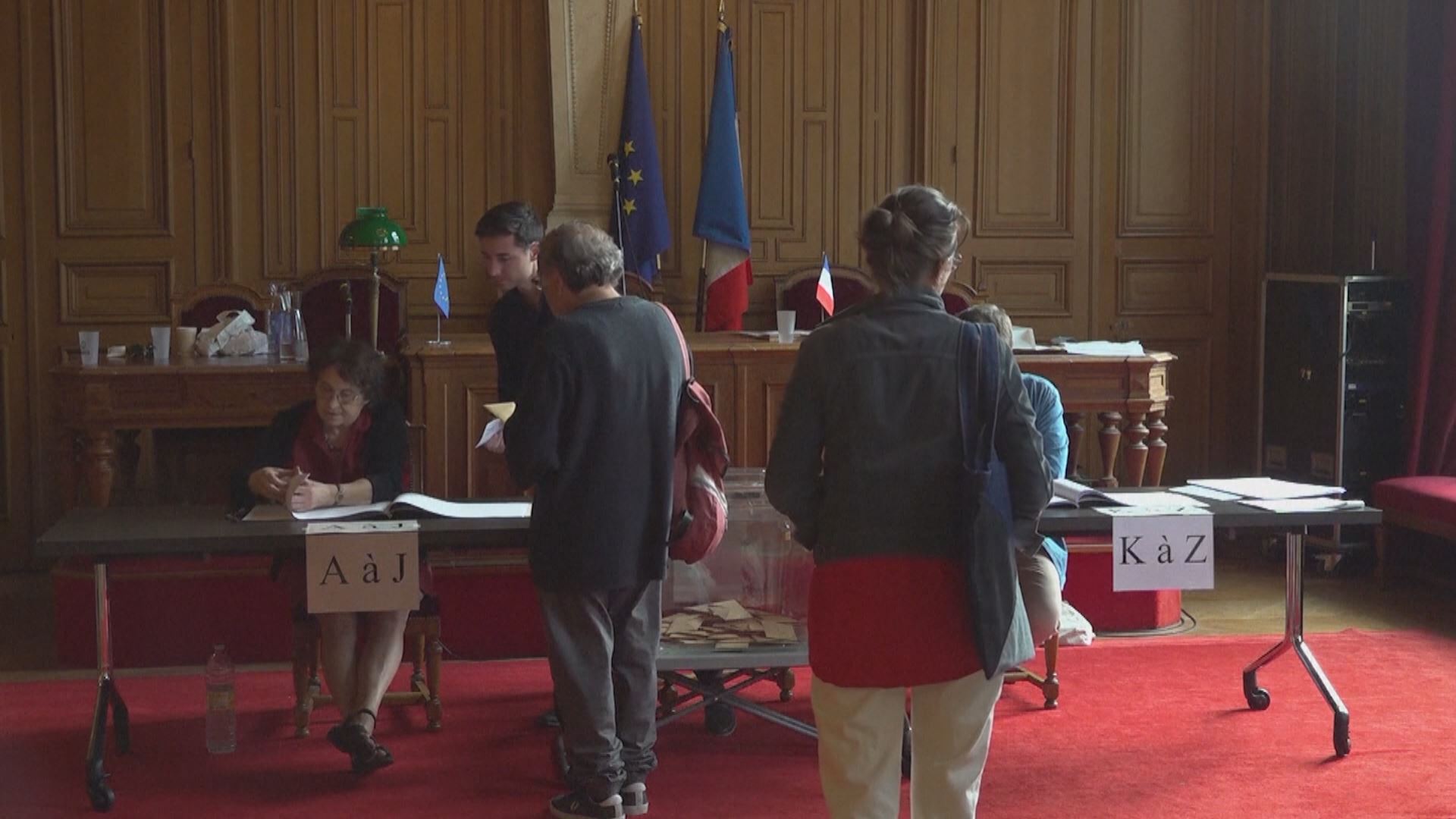 پارتی بەرەی نیشتمانیی فەرەنسا هەوڵی بەدەستهێنانی دەنگی چەپەکان دەدات