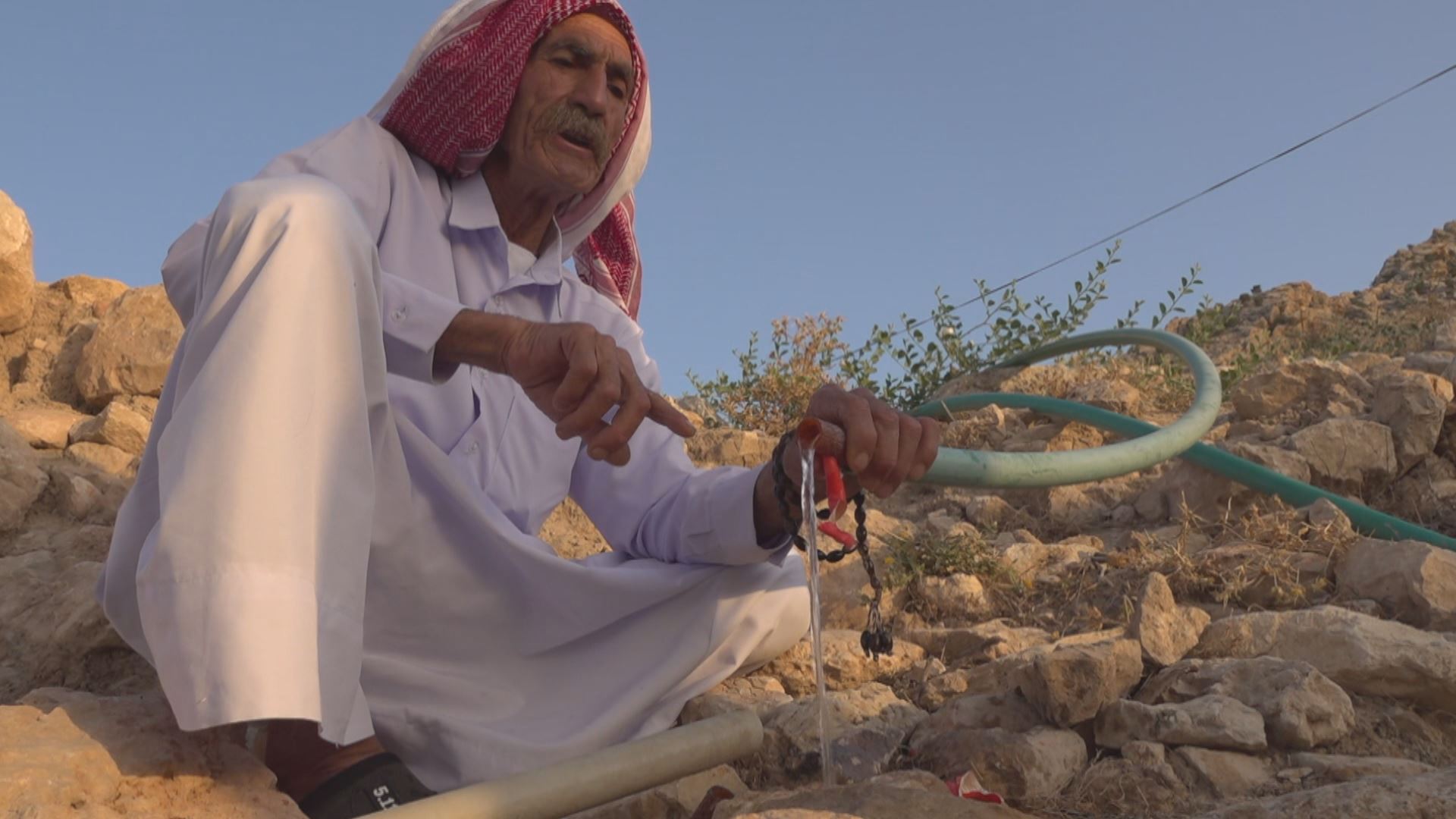 دانیشتووانی گوندێکی شنگال سێ ساڵە بە تەنکەر ئاوی خواردنەوە دەکڕن