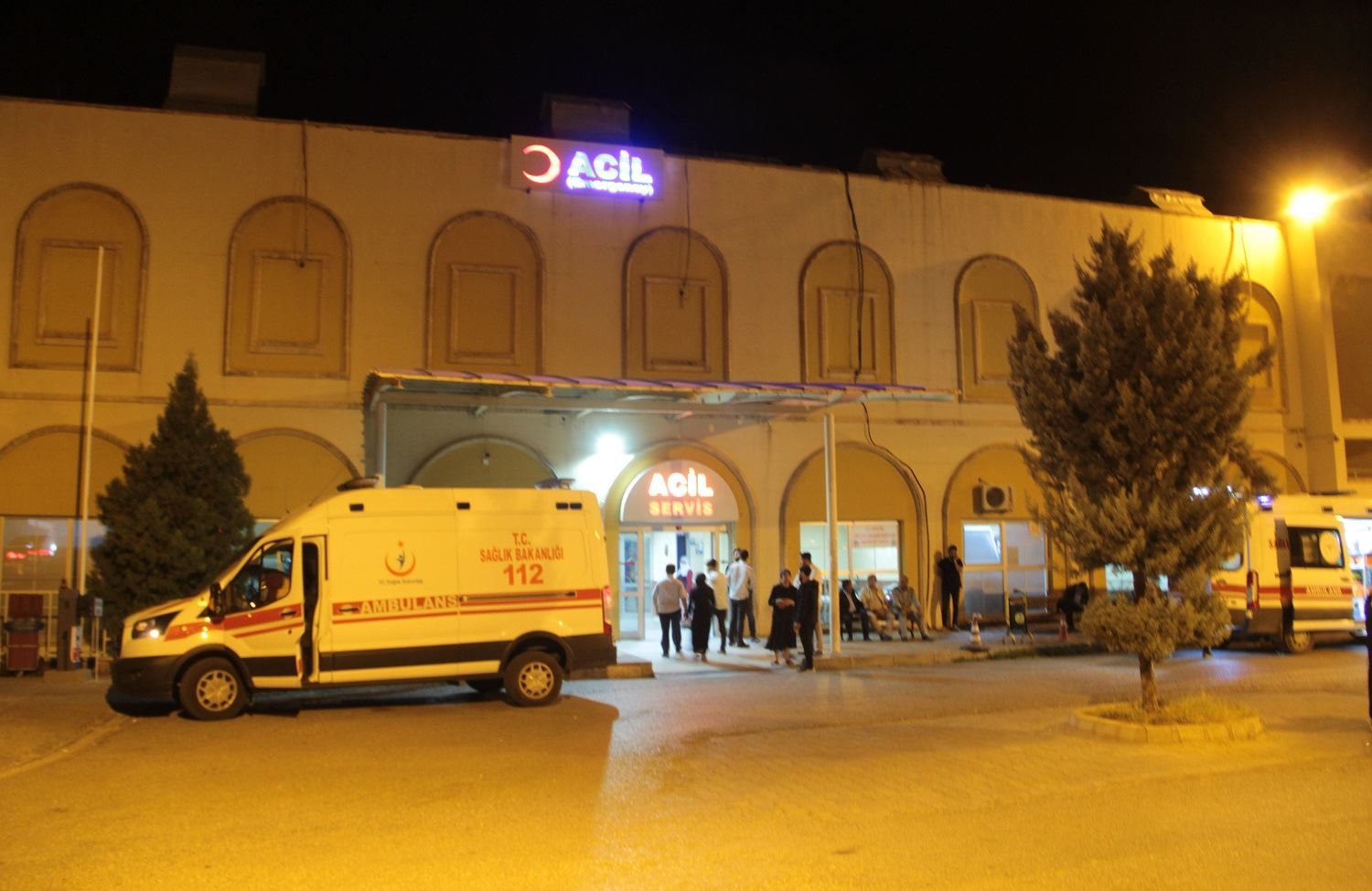 Tîmên tenduristiyê birîndar birin nexweşxaneyê / Wêne: Arşîv