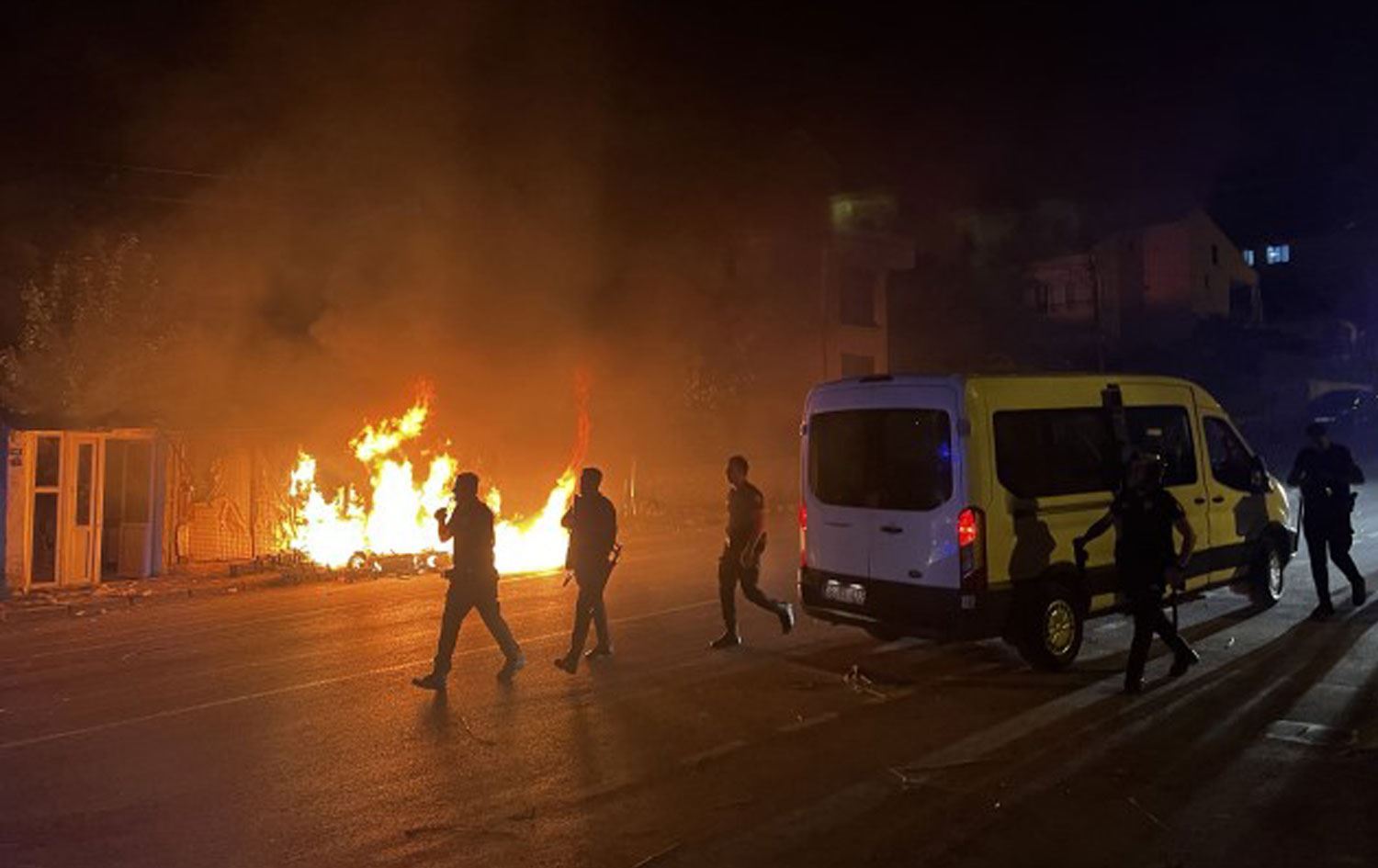 Dikaneke ku hat şewitandin / Wêne: Torên Civakî 