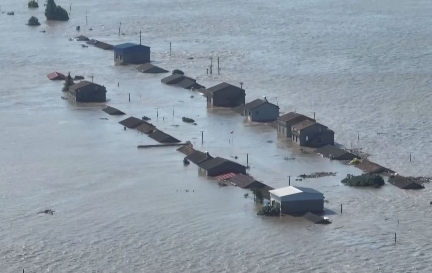 تەقینی دیواری بەنداوێکی چین شەش هەزار کەس ئاوارە دەکات