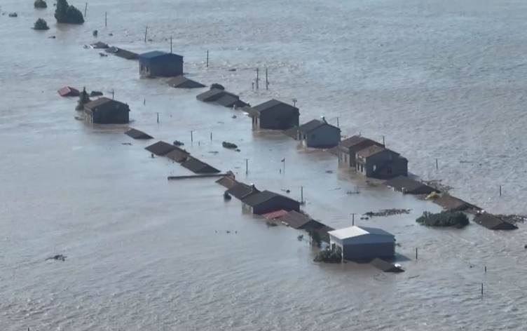 Dongting Barajı duvarında 