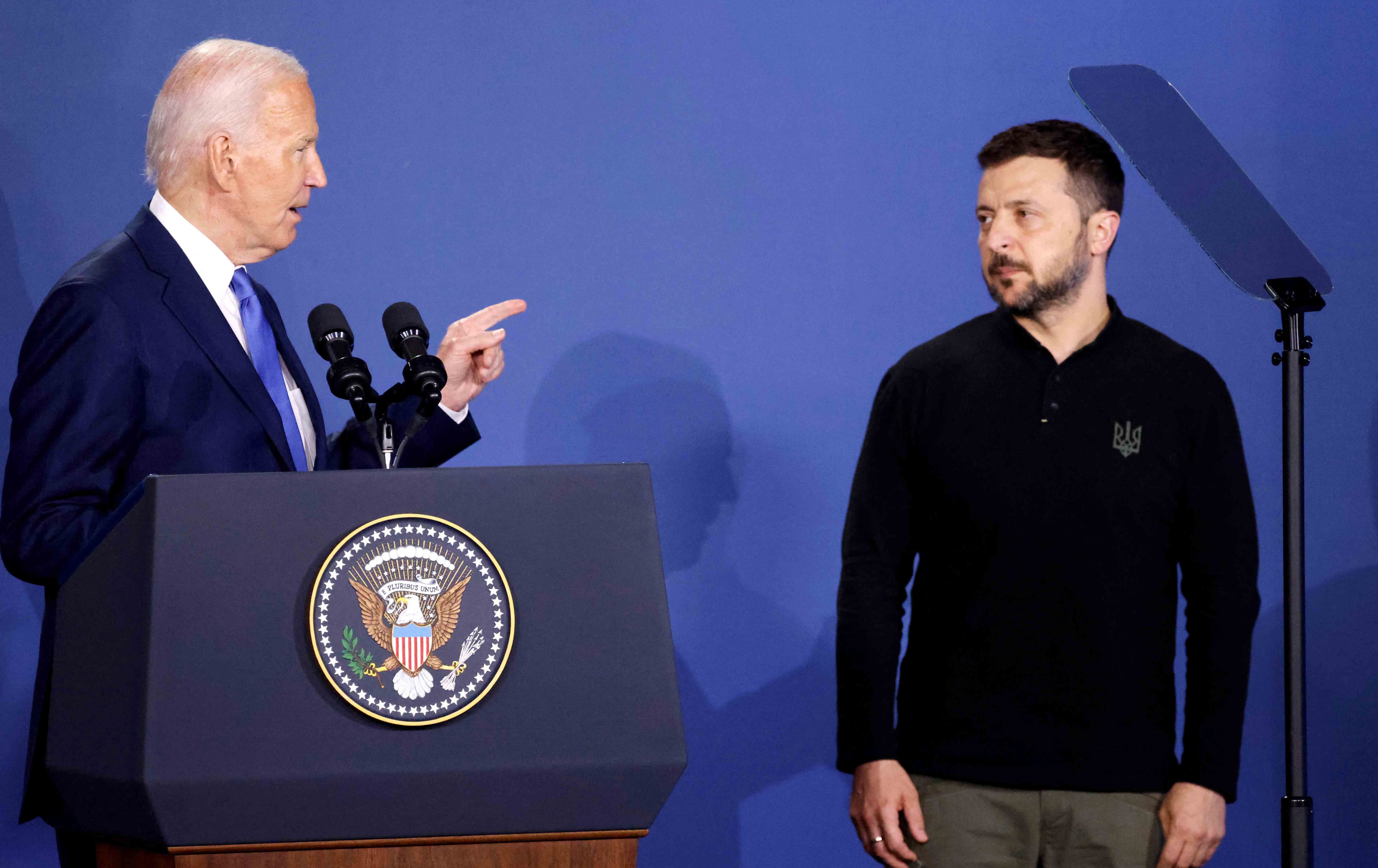جۆ بایدن لەگەڵ زیلینسکی لە کۆنفرانسە رۆژنامەڤانییەکە. وێنە: Ludovic MARIN / AFP