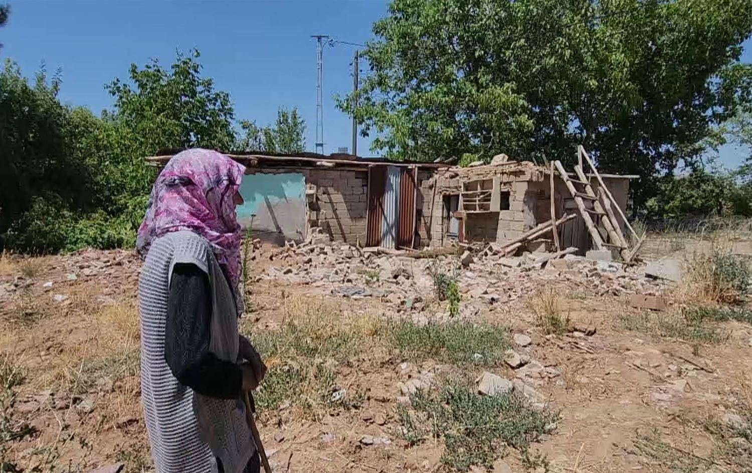 Elderly Kurdish woman longs to return to quake-destroyed home