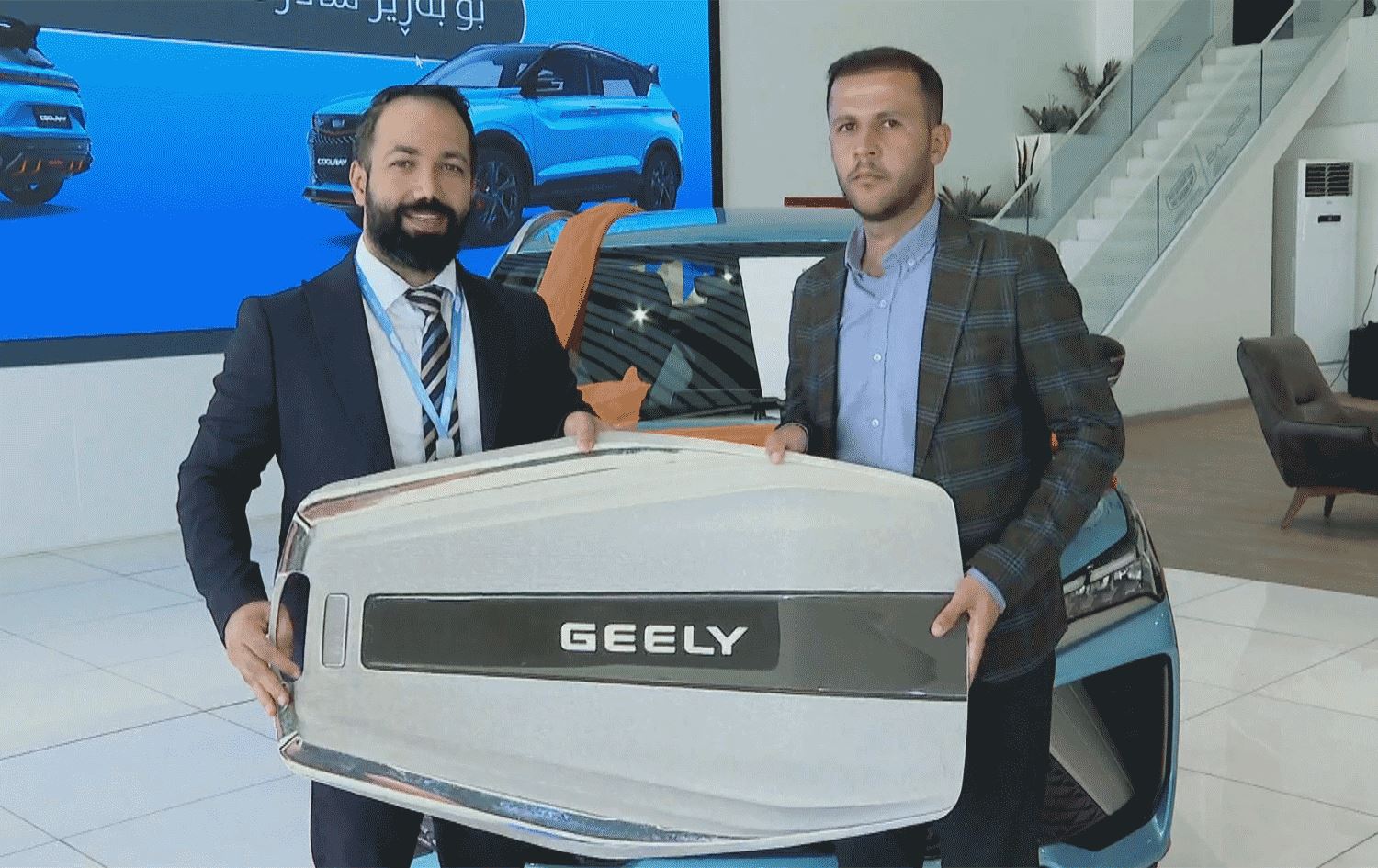 وانەبێژێک ئۆتۆمبێلی یۆرۆی رووداو دەباتەوە