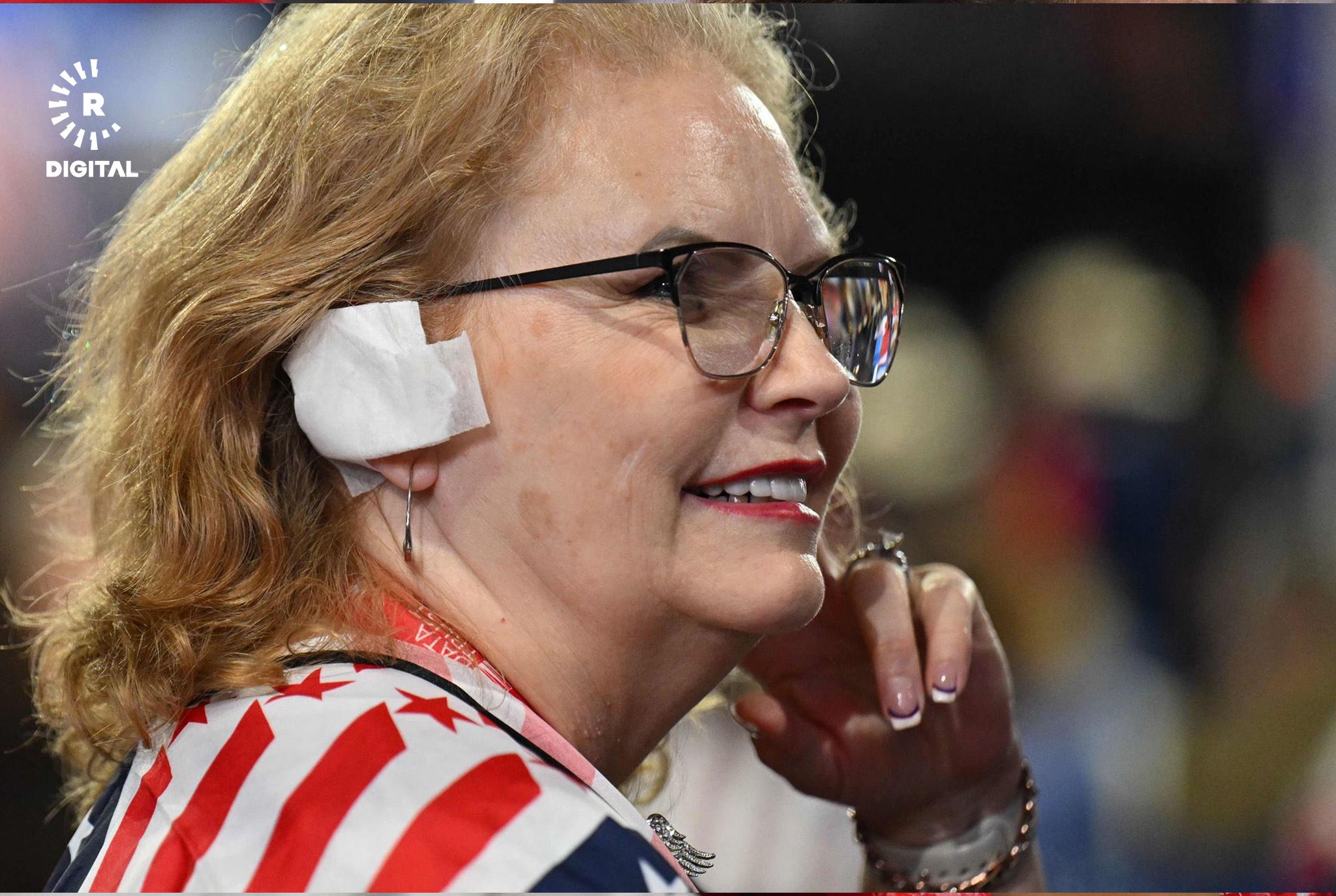 Trump destekçisi bir kadın, destek için kulağına bandaj taktı