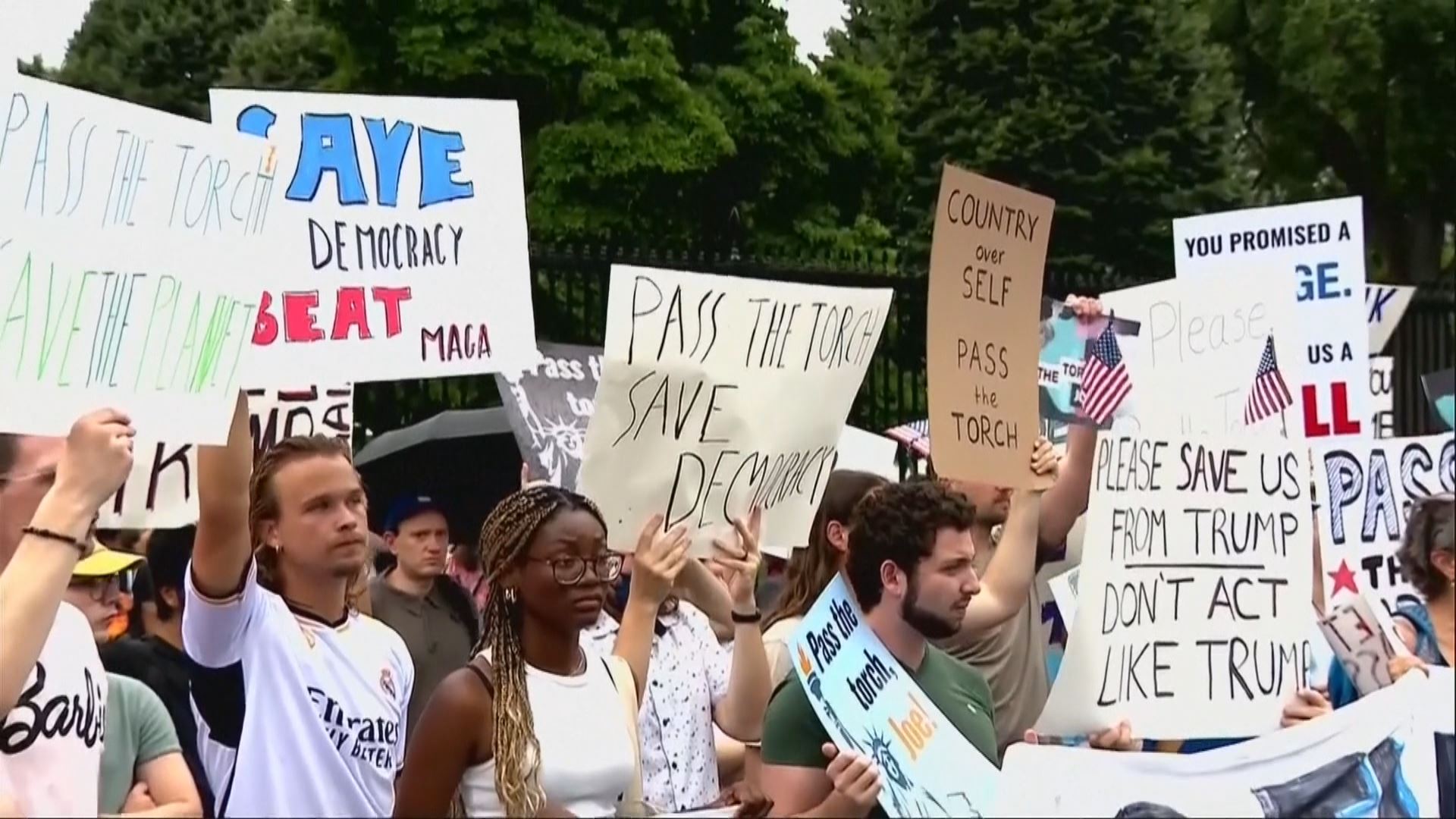 دیموکراتەکانی ئەمریکا لەنێوان پێداگریی بایدن و مەترسیی دۆڕانی هەڵبژاردن گیریان خواردووە