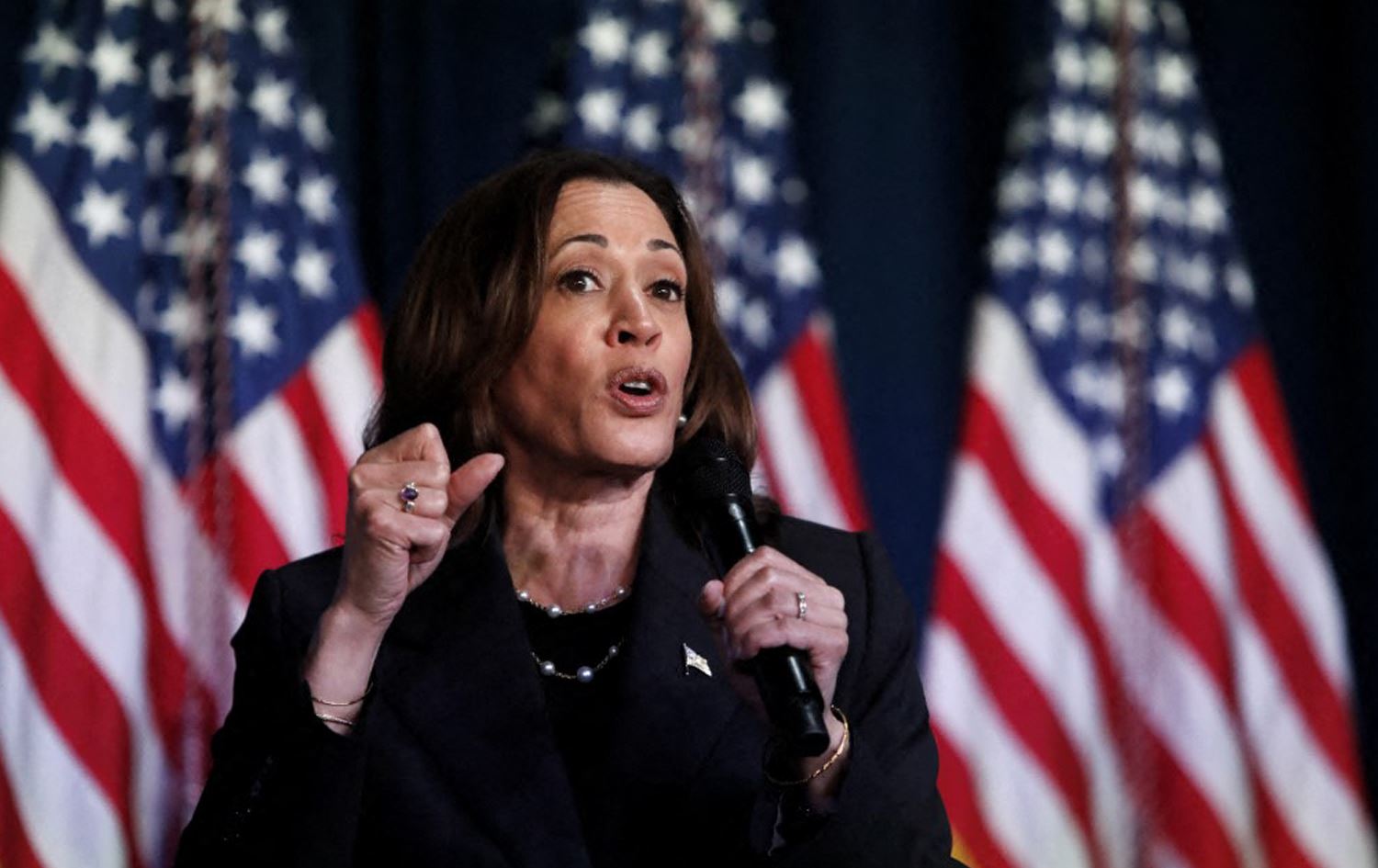 کامالا هاریس کێبڕکێ لەگەڵ ترەمپ رادەگەیێنێت