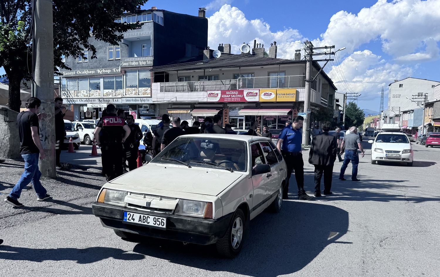 Li Erziromê kesekî bi çekê êrişî muxtar kir / Wêne: AA