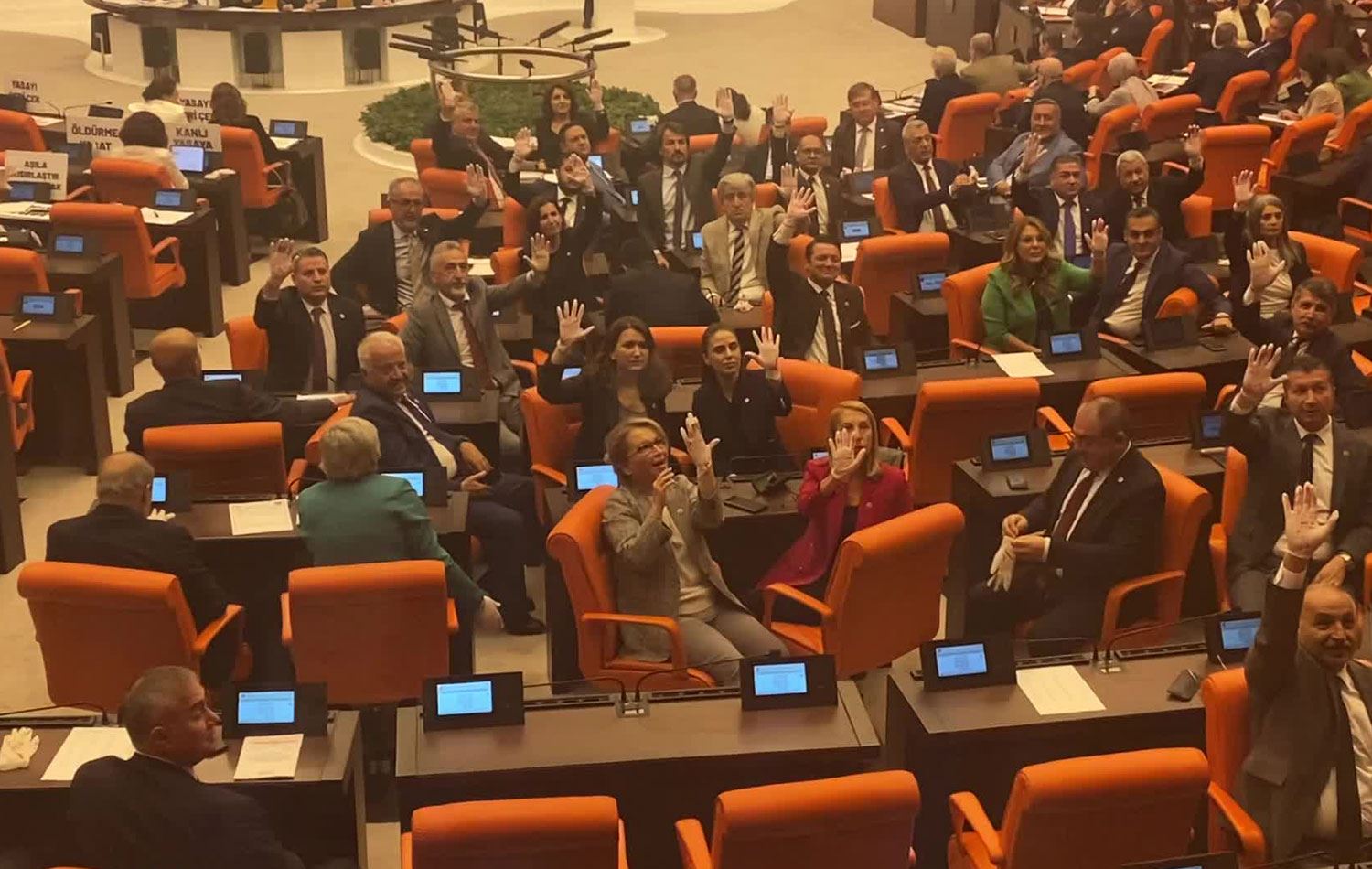 Meclis Genel Kurulu CHP ve DEM Partililerin protestosuyla başladı. / Foto: ANKA