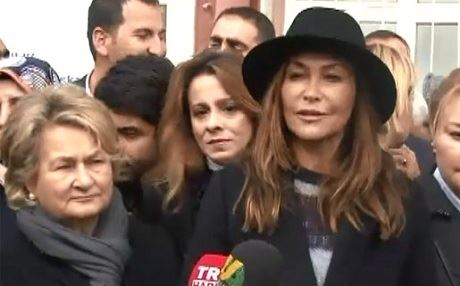 Hulya Avşar serdana penaberên Kobanî kir