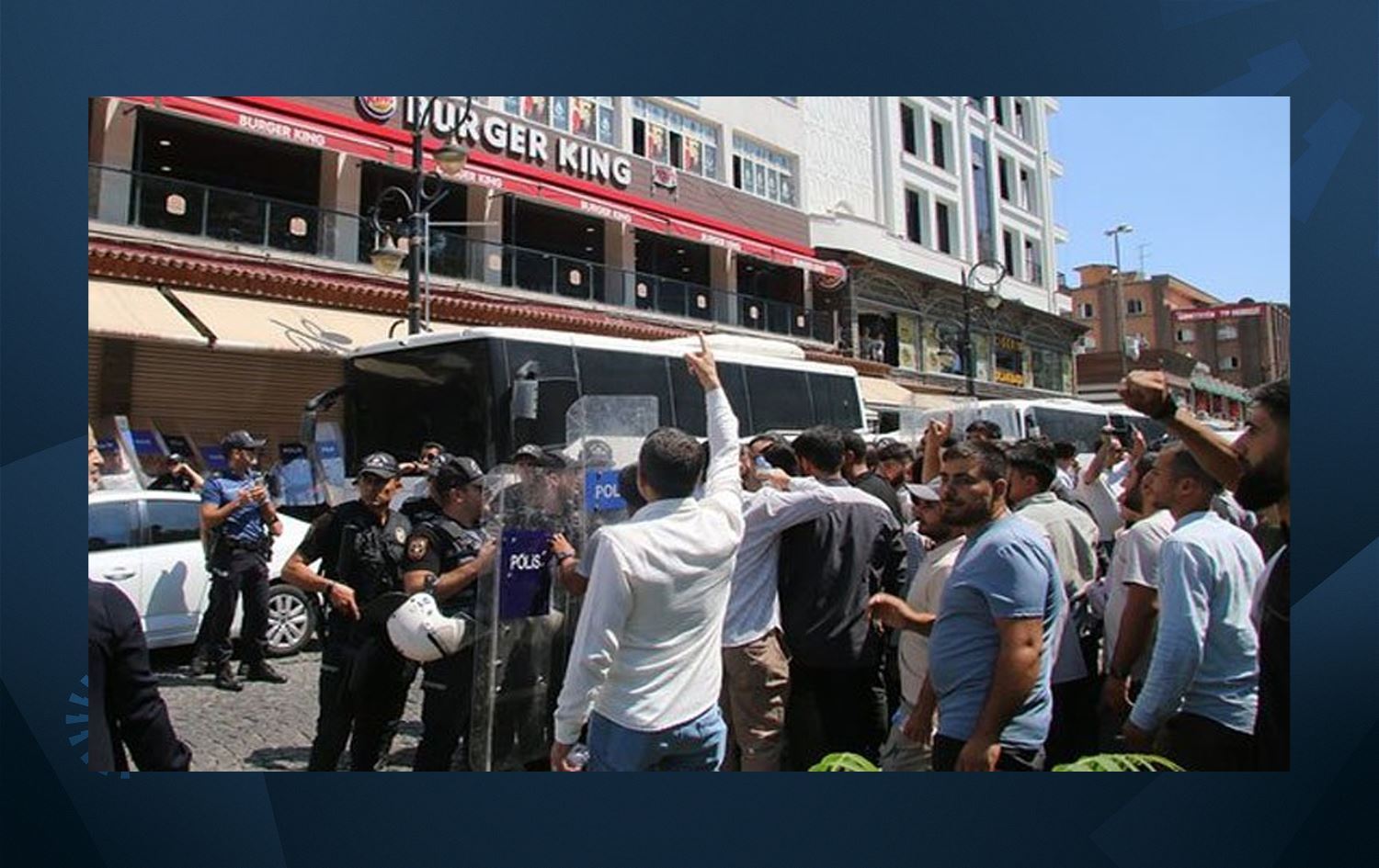 Êrişa li Burger Kingê/Wêne: Torên Civakî