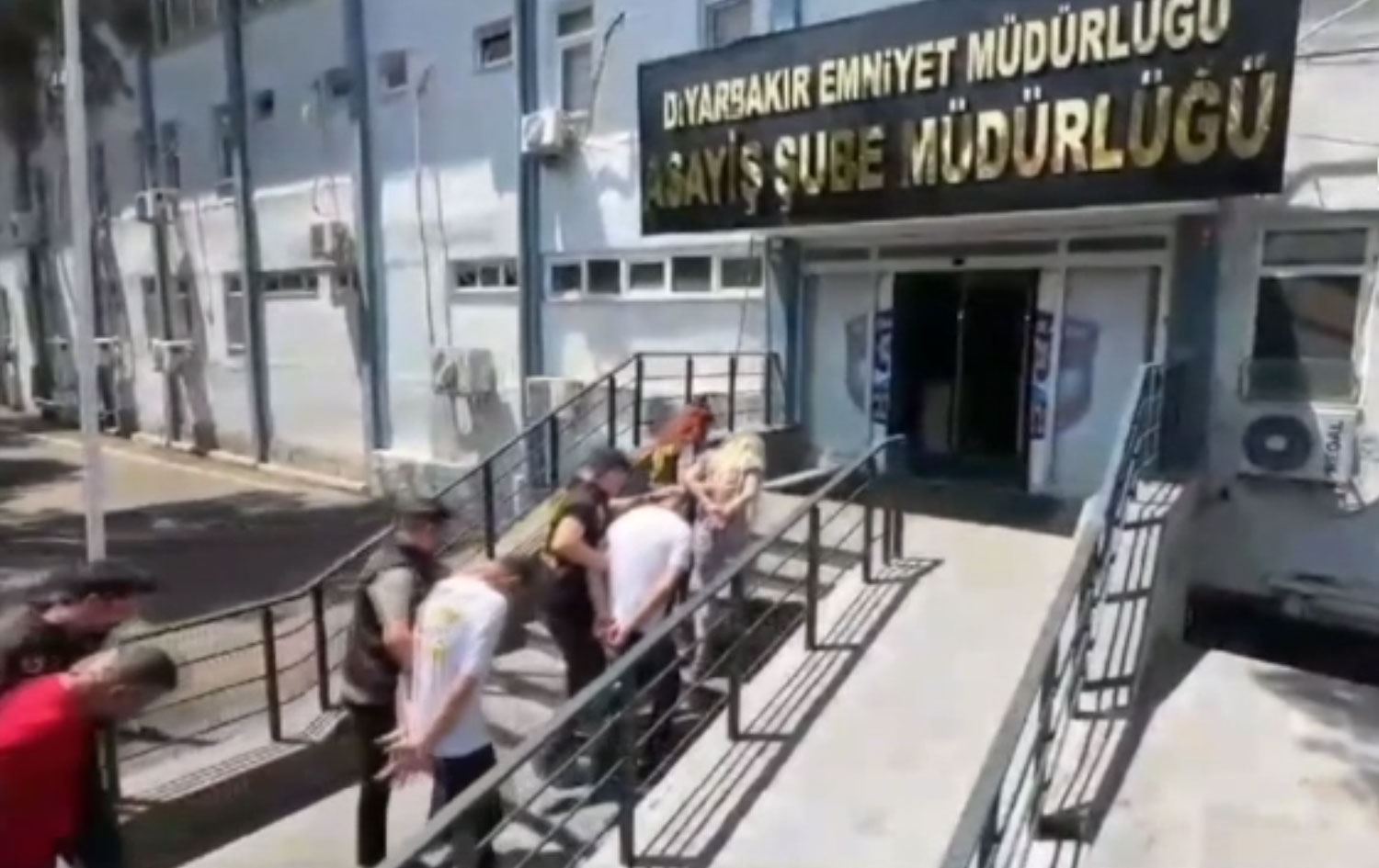 Wêne: Ji vîdeoya AA