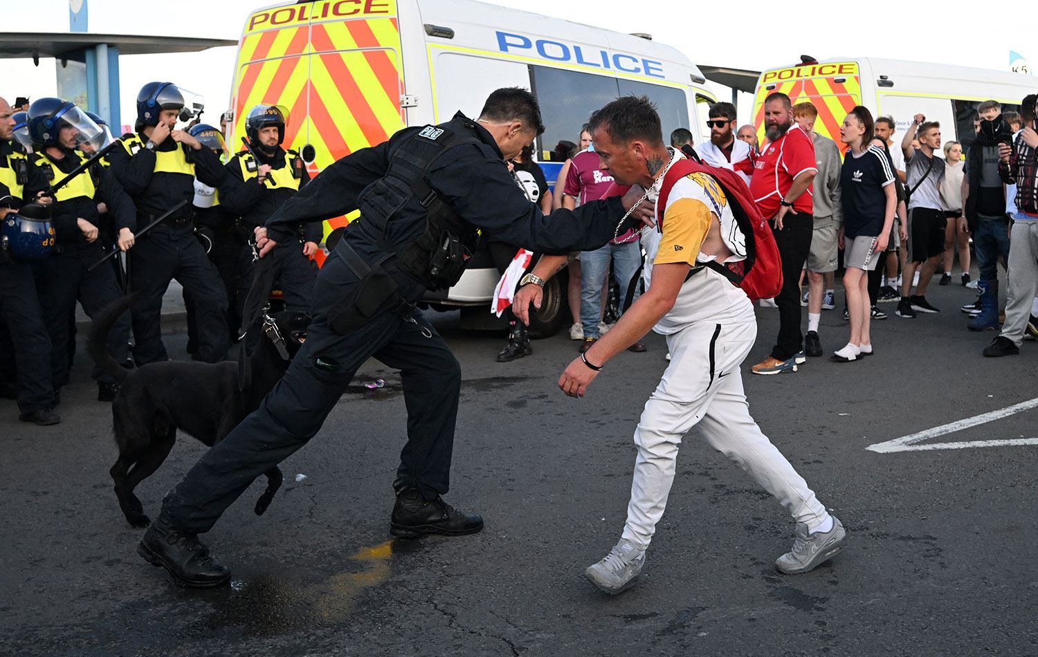 Rastgirên Brîtanyayê dixwazin rê li ber koçberan bê girtin / Wêne: AFP
