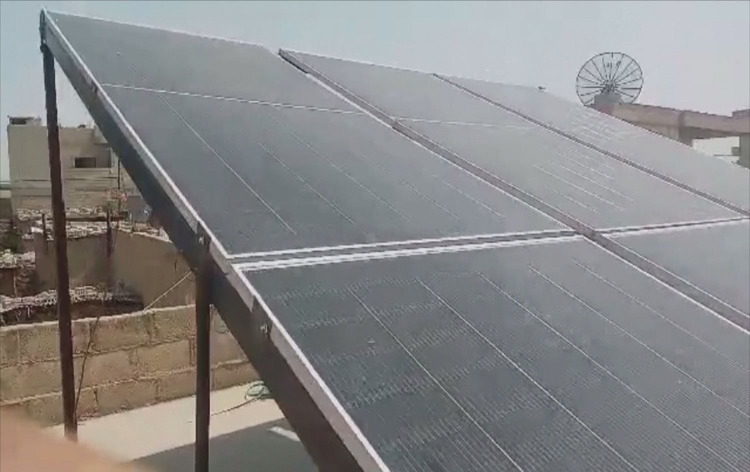 Li Rojavayê Kurdistanê bikaranîna enerjiya rojê zêde bûye / Wêne: Ji ber dîmenan