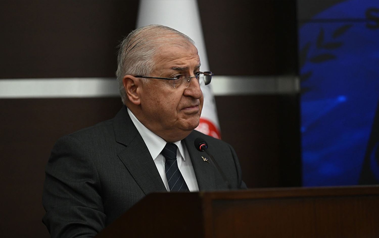 Türkiye Milli Savunma Bakanı Yaşar Güler