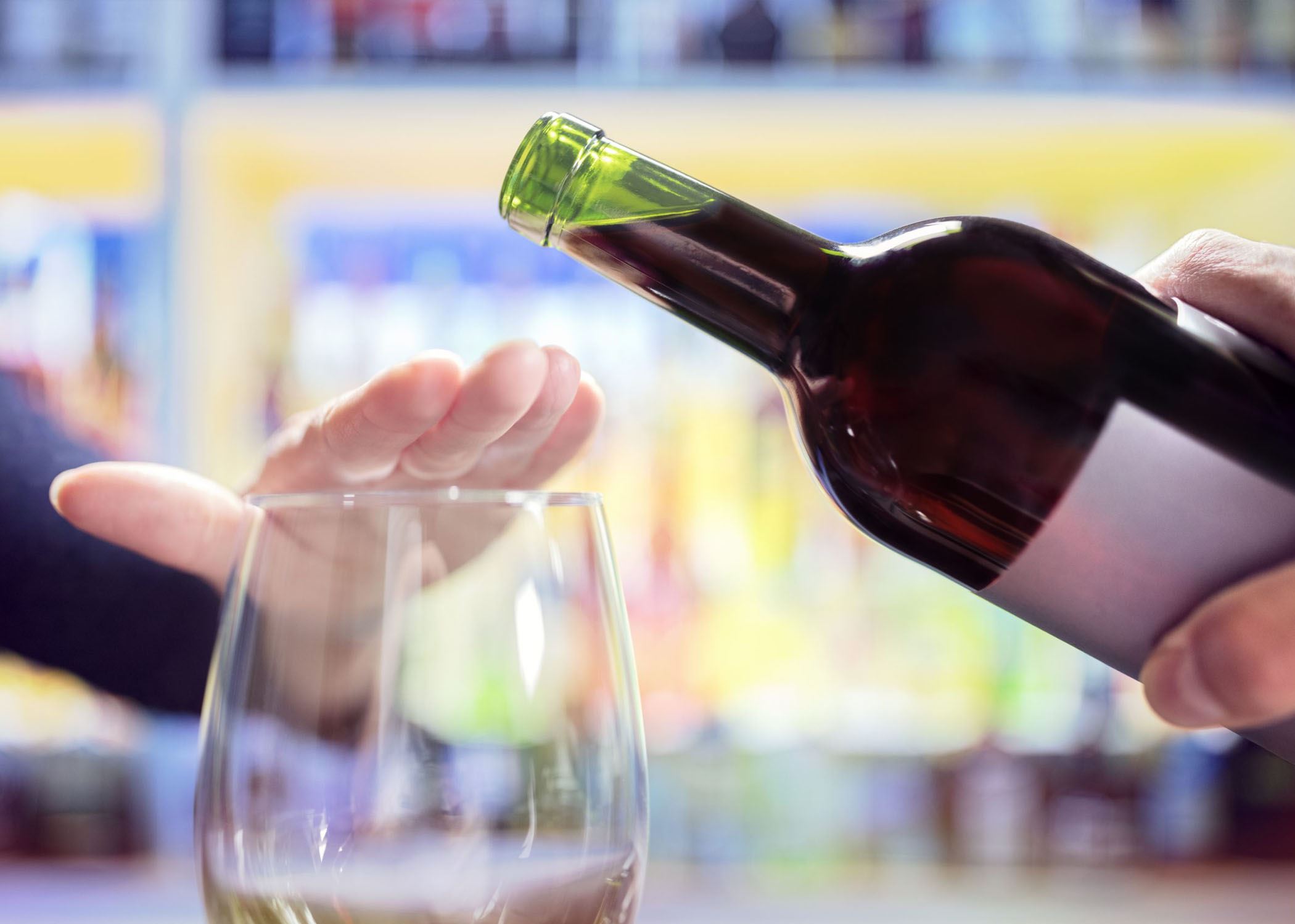 توێژینەوەیەک: خواردنەوەی کحول بە بڕێکی کەمیش بێت زیان بە تەندروستی دەگەیێنێت