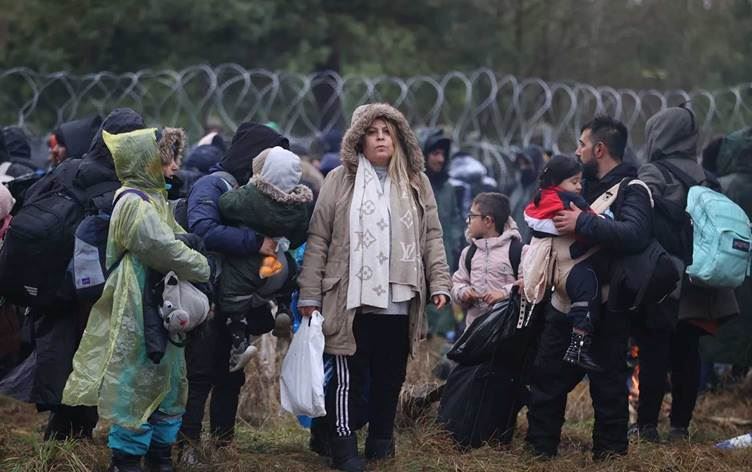 Polonya-Belarus sınırında bekleyen göçmenler