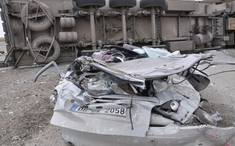 Anne ve 3 çocuğu kaza kurbanı