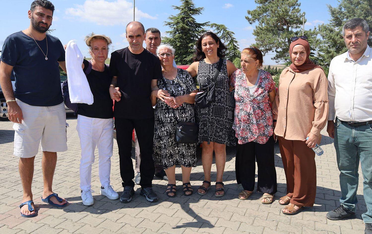 Ali Rıza Erdem  soldan 3. siyah tişörtlü