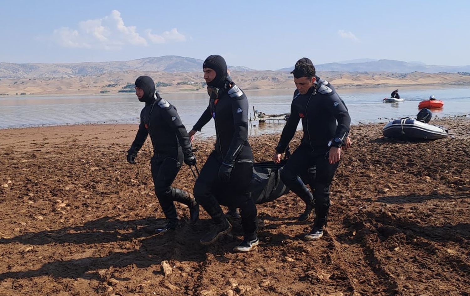 Di encama xebatên lêgerînê de cesedê Bînen ji avê hat derxistin / Wêne: AA