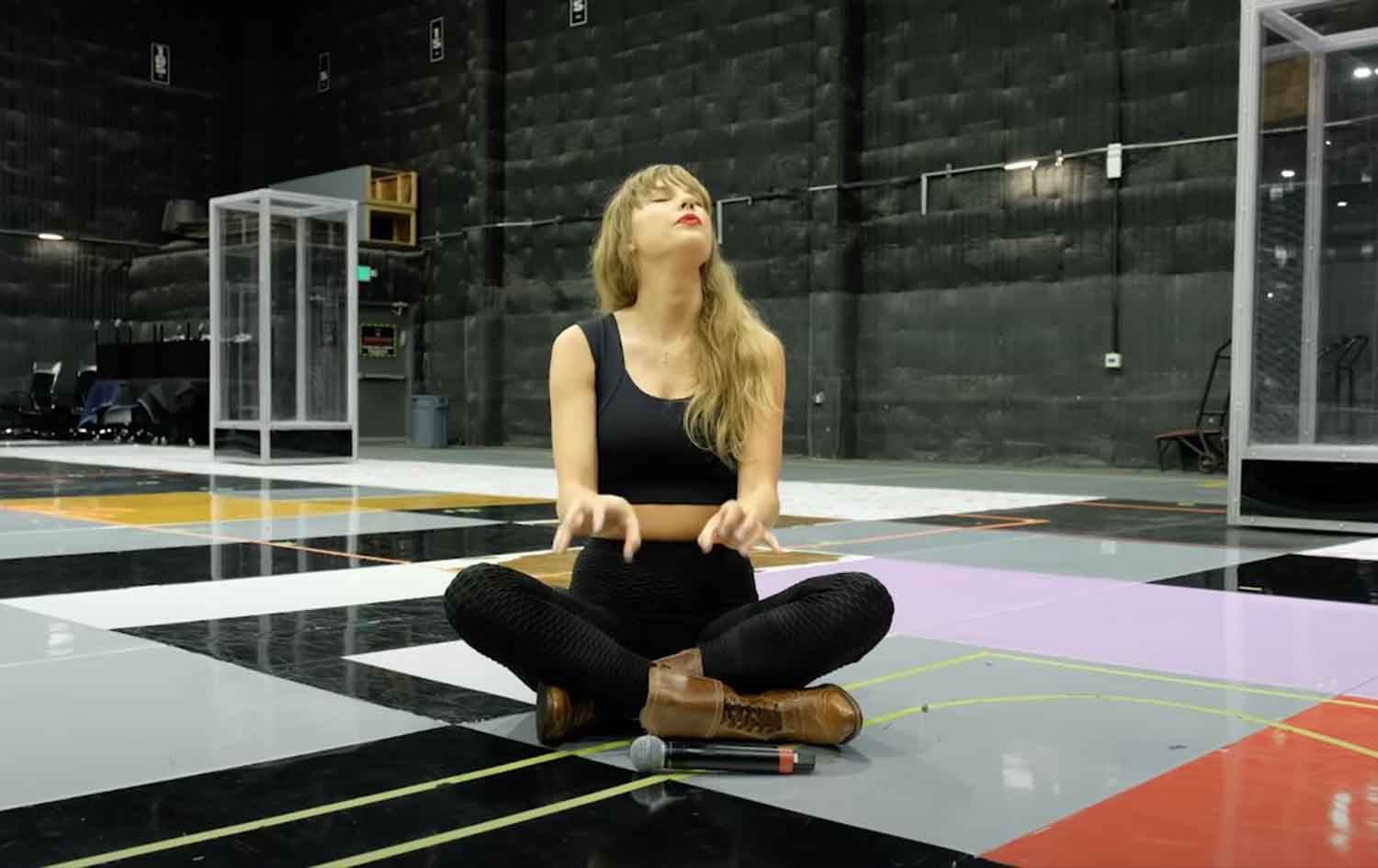 تایلەر سویفت دیمەنی ئامادەکاریی کۆنسێرتەکانی لە کلیپێکدا بەکاردێنێت