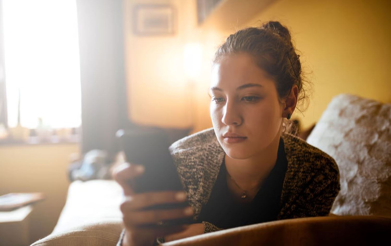 توێژینەوەیەک: زۆر سەیرکردنی شاشە ئەگەری تووشبوون بە جەڵتەی دڵ زیاددەکات