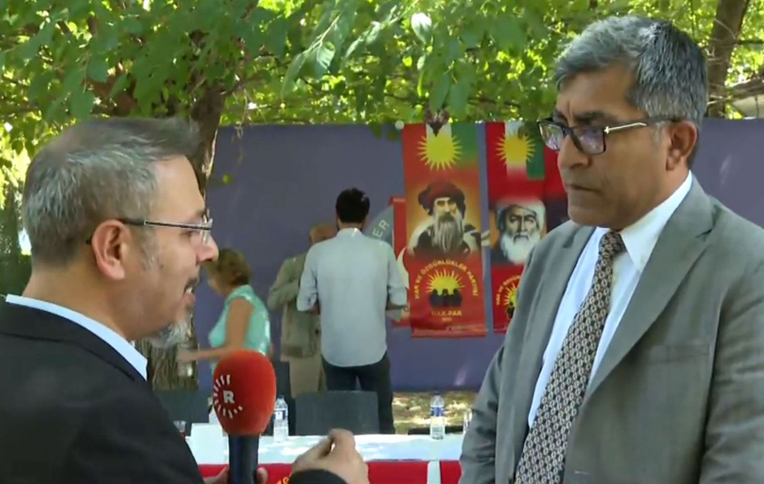 HAK-PAR Genel Başkanı Düzgün Kaplan birleşme kararı ve bundan sonra yapılacaklar hakkında Rûdaw Diyarbakır muhabiri Maşallah Dekak’ın sorularını cevapladı.