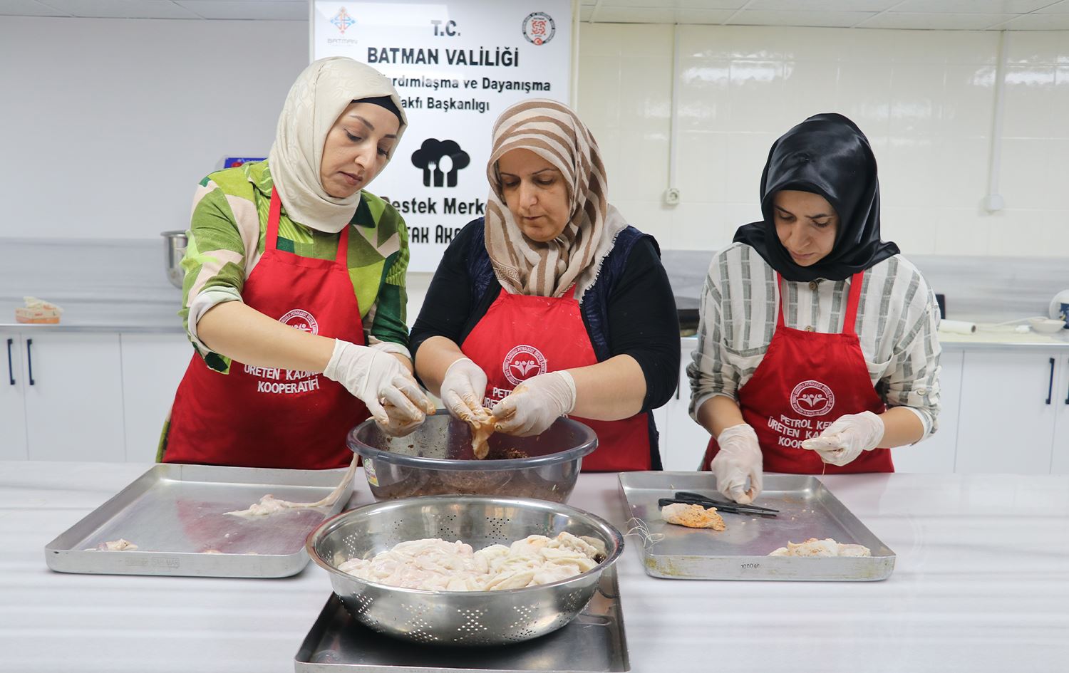 Jin xwarinên xwemalî çêdikin/Wêne: AA