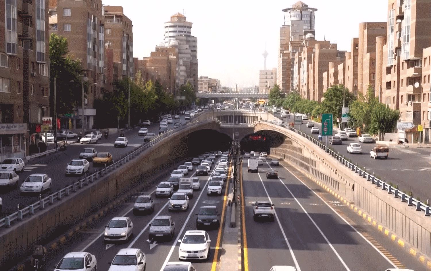 قسەکانی سەرۆککۆماری ئێران لەسەر نرخی بەنزین کاردانەوەی لێکەوتووەتەوە