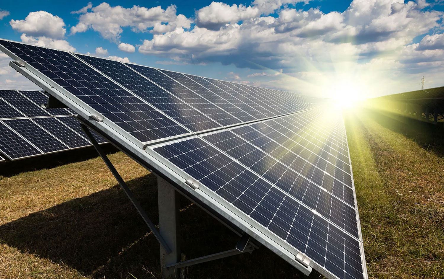 Panelên enerjiya rojê / Wêne: Petkov/Dreamstime.com- Temsîlî