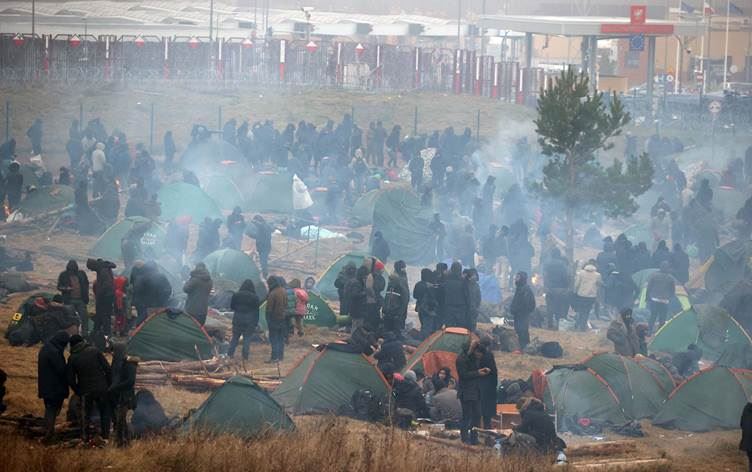 Koçberên li ser sînorê Belarûs-Polonyayê/Wêne: AFP, Arşîv