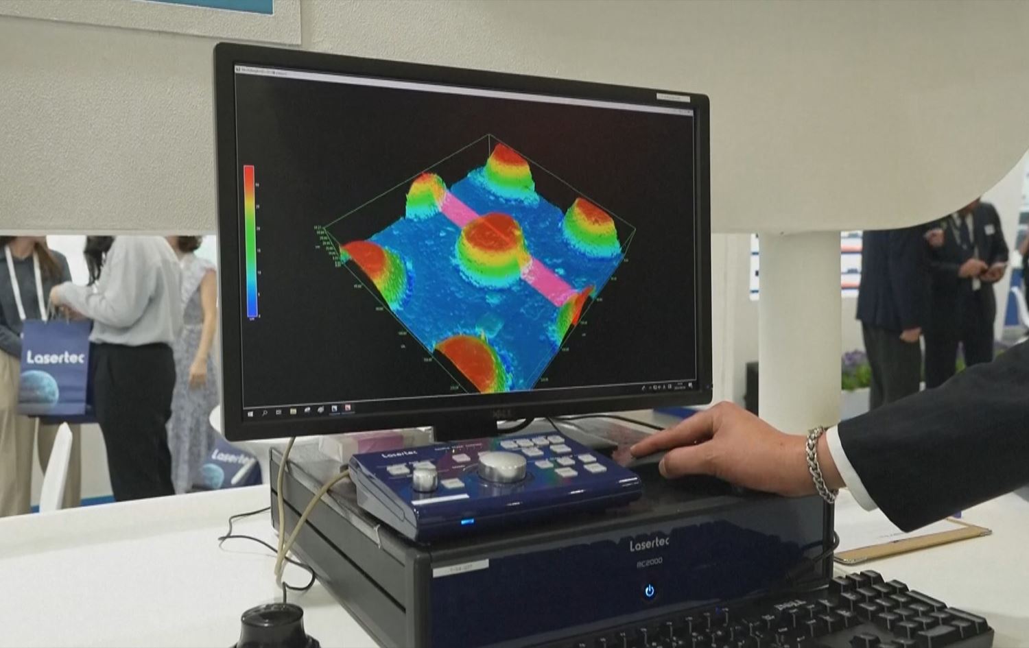 Komputereke li pêşangehê/Wêne: Ji ber dîmenan