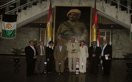 Dağdaki 50 bin kişiye ilk onlar ulaştı...