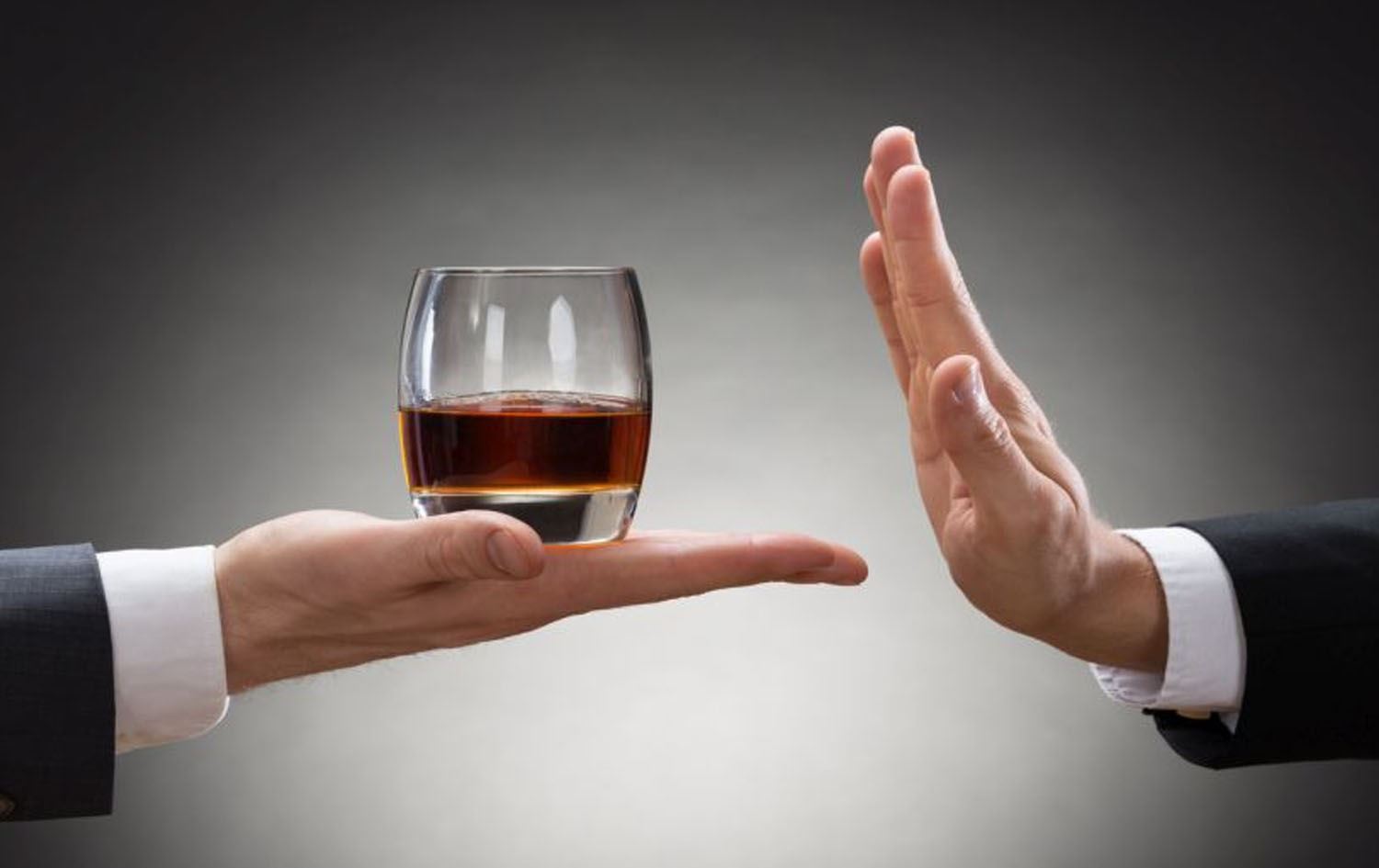 توێژینەوەیەک: کحول ئەگەری تووشبوون بە لەبیرچوونەوە زیاددەکات