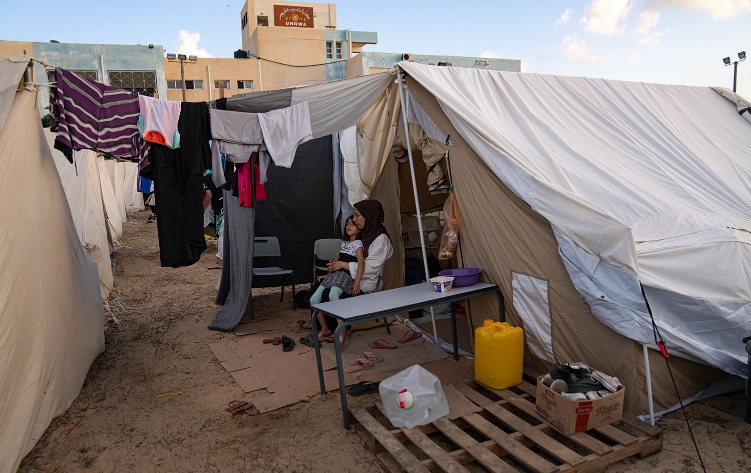 حكومة غزة لرووداو: غالبية خيام النازحين غير صالحة ومقبلون على كارثة إنسانية مع دخول الشتاء