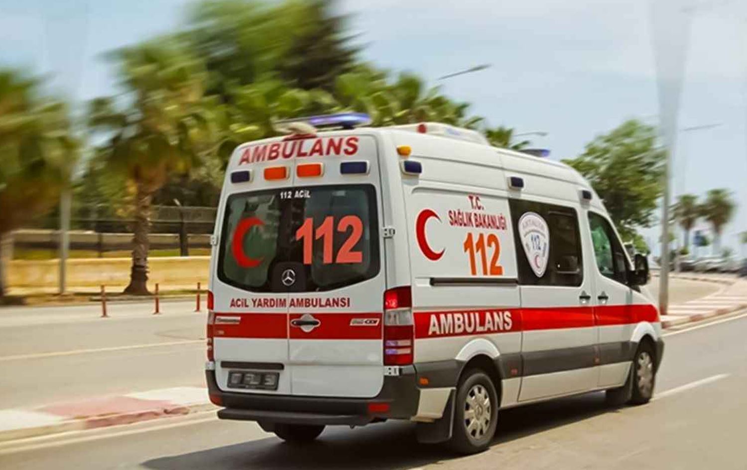 Tîman birîndar veguhastin Nexweşxaneya Dewletê ya Wêranşarê/Wêne: Arşîv