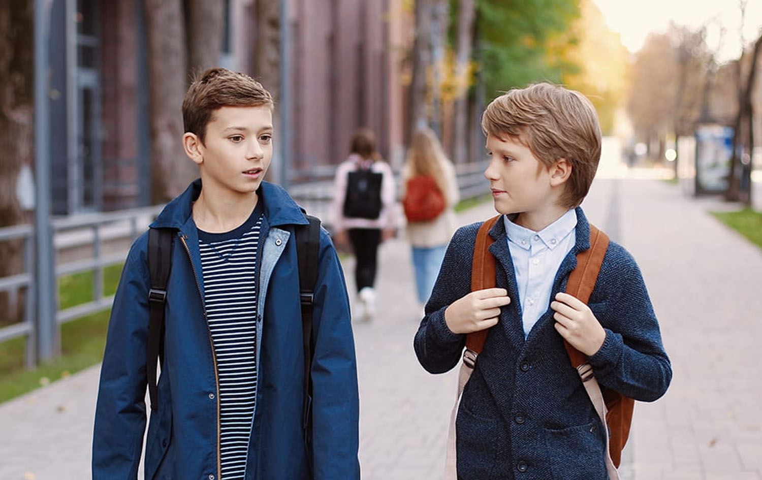 توێژینەوەیەک: دایک و باوکان نیگەران دەبن کاتێک منداڵەکانیان پەیوەندی هاوڕێیەتییان لاوازە