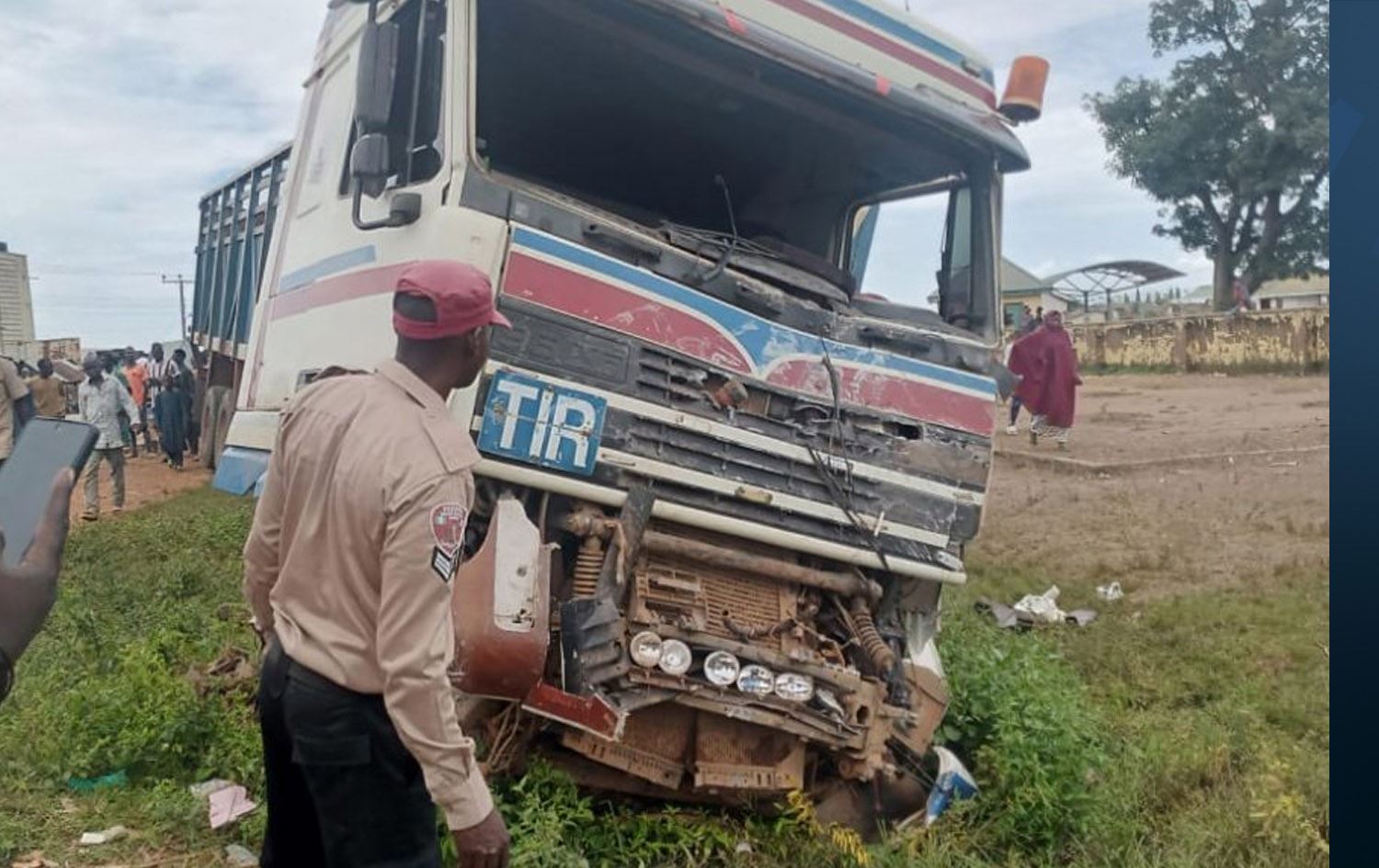 Li eyaleta Kadunayê ya Nîjeryayê otobûs û barhilgirek li hev qelibîn / Wêne: Ajans