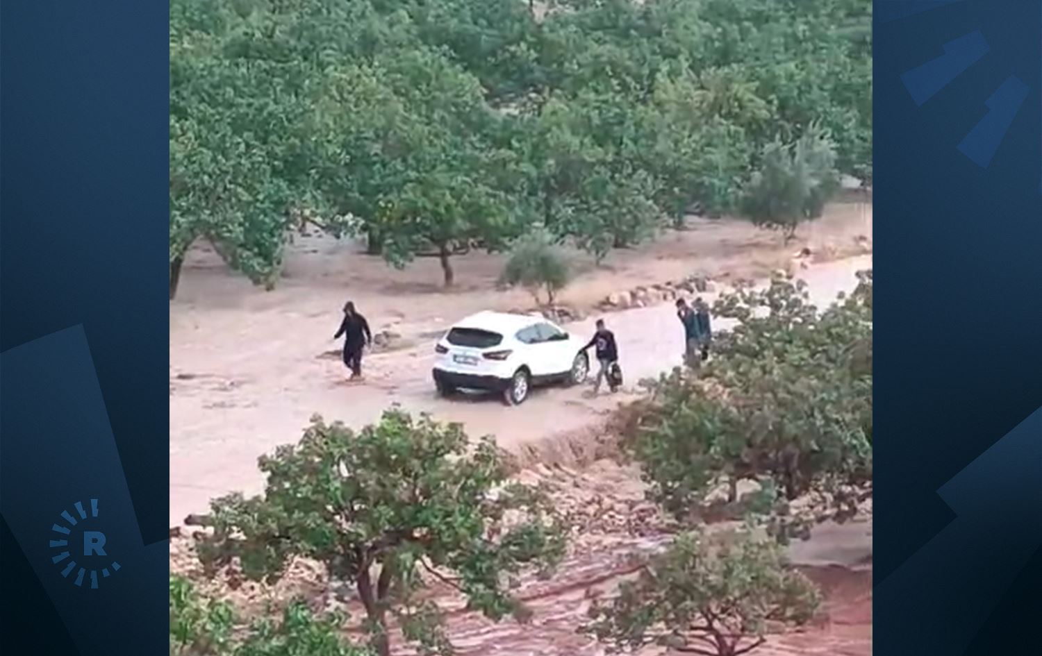 Li ser rêyan av kom bû/Wêne: Rûdaw