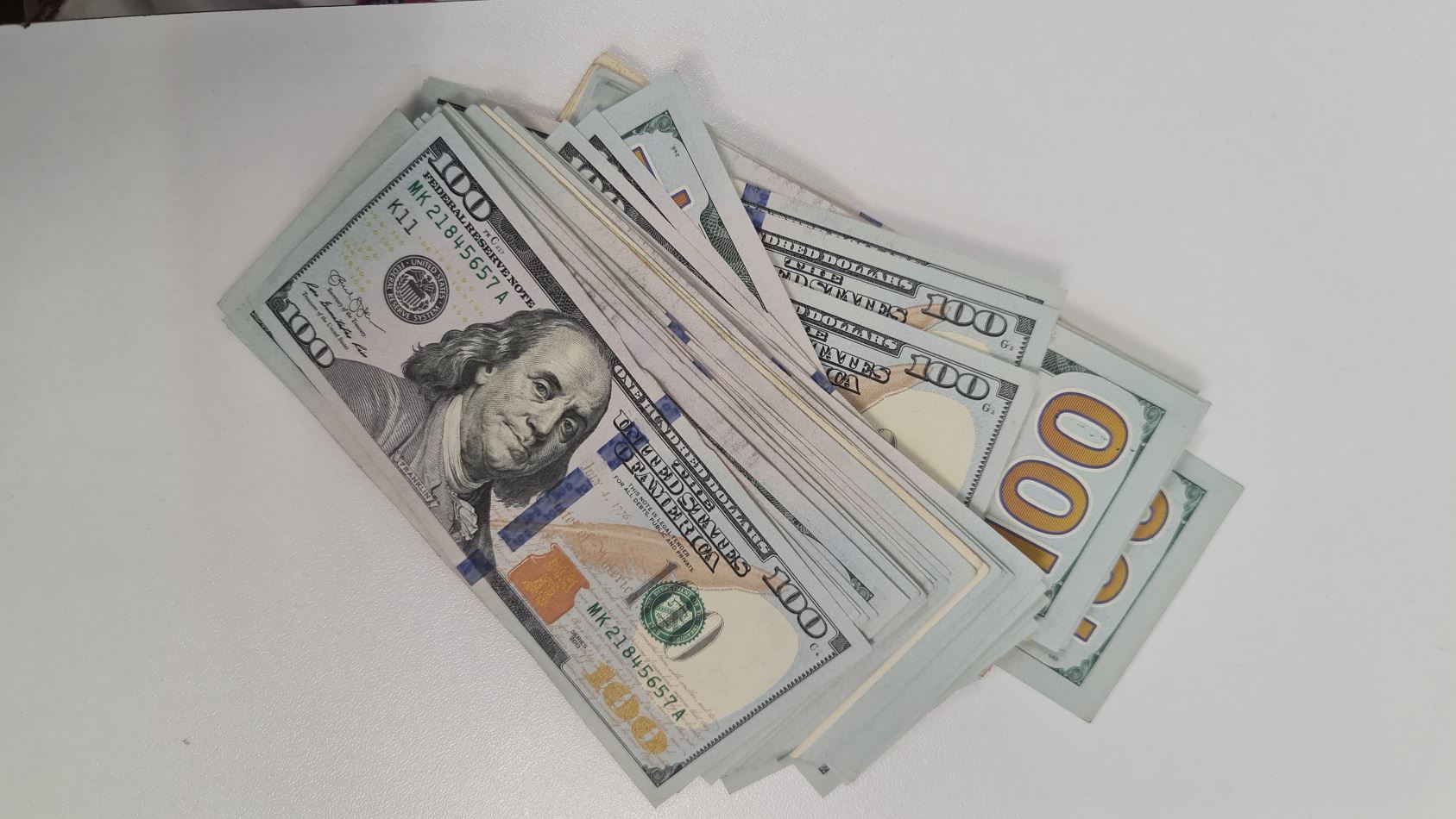 بانکی ناوەندیی عێراق فرۆشی نەختینەی دۆلار کەمدەکاتەوە