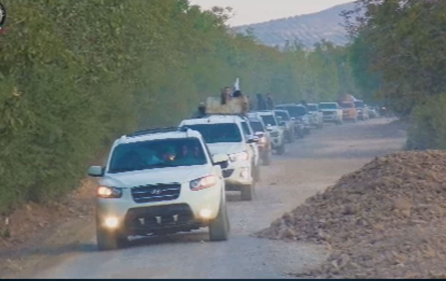 Konvoya grûpeke çekdar li herêma Efrînê / Wêne: Ji dîmenan