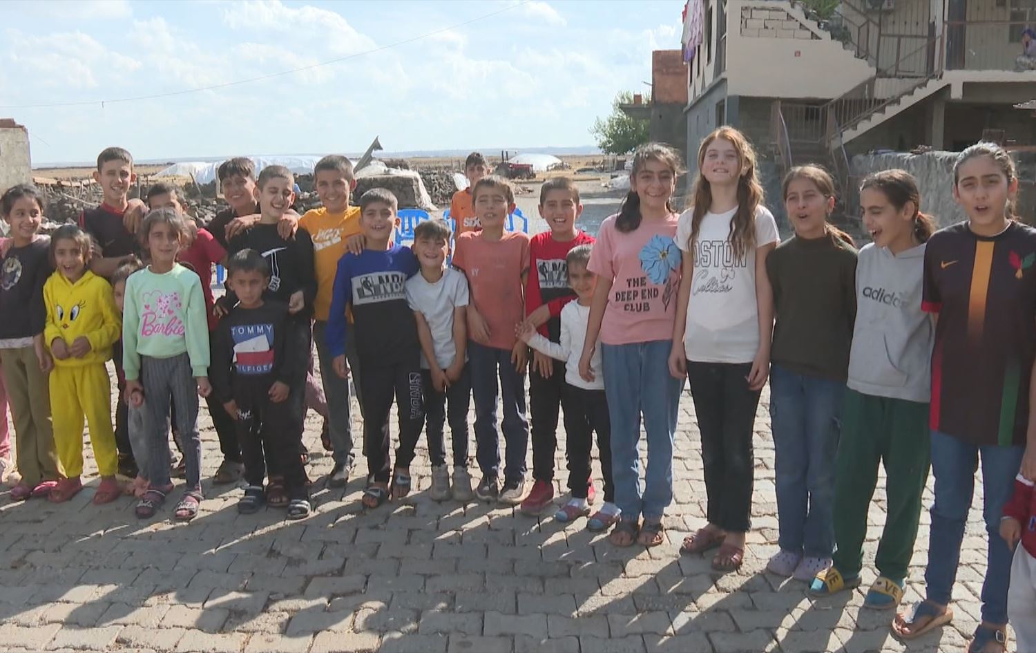 Zarokên ku nikarin herin dibistanê / Wêne: Rûdaw