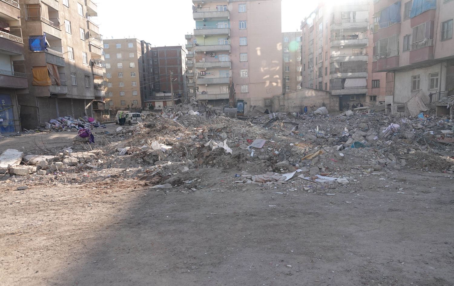 Yoldaş Apartmanı'ndan geriye kalan enkaz - DHA