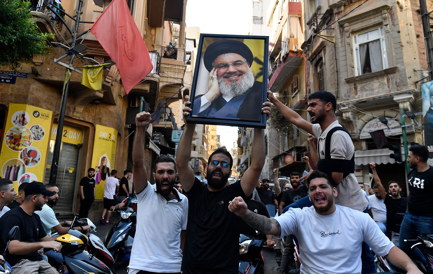 Beyrut'ta Hasan Nasrallah için düzenlelen gösteri. / Foto: AA